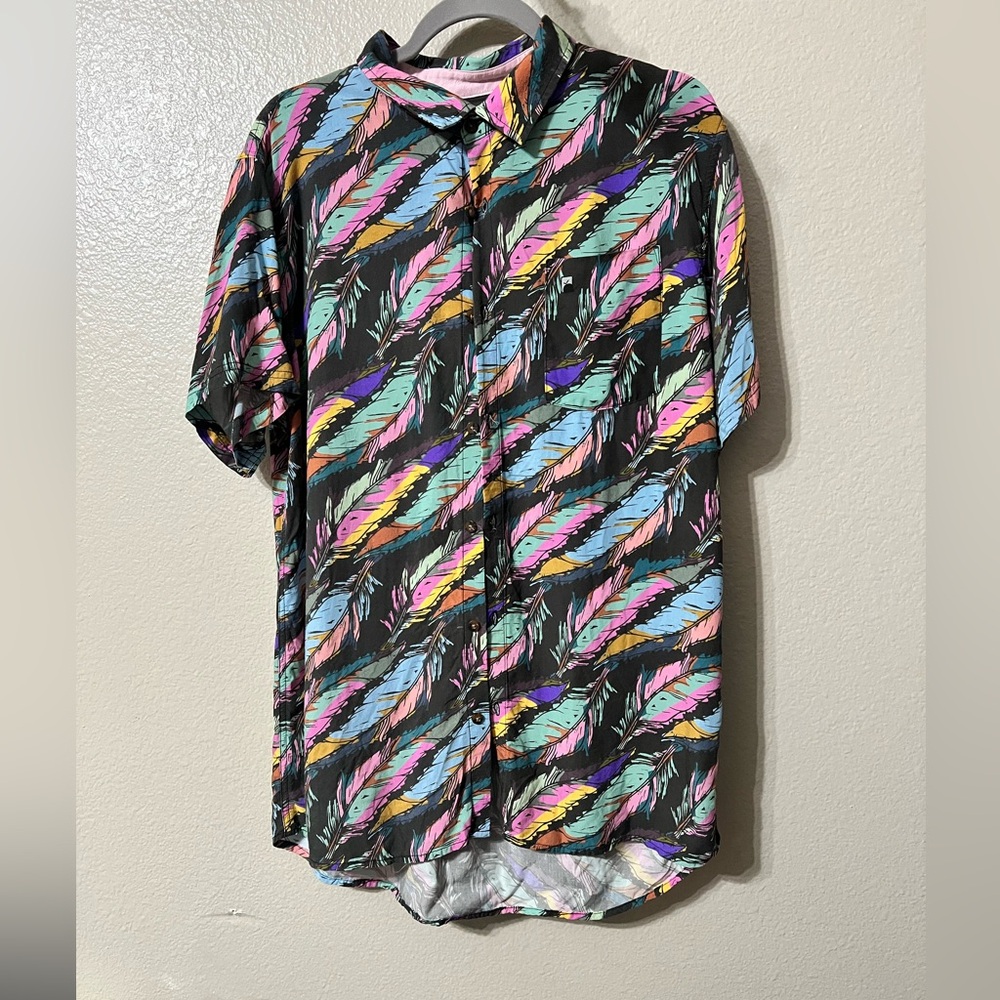 Flomotion Men’s XL Multicolor Feather Pattern Men's Shirt. Great condition